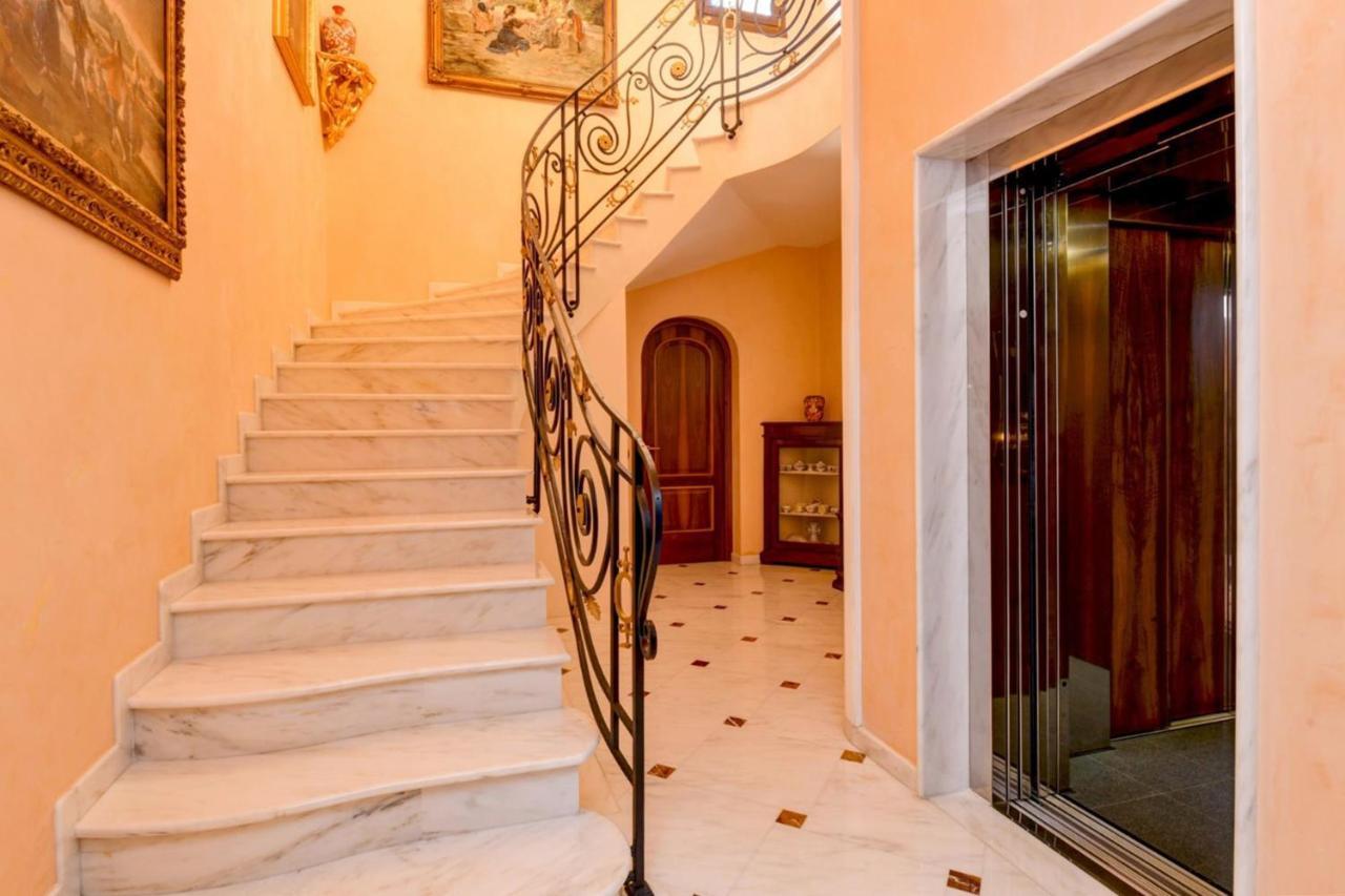 Private Luxury Villa With Pool Moniga del Garda Exterior photo